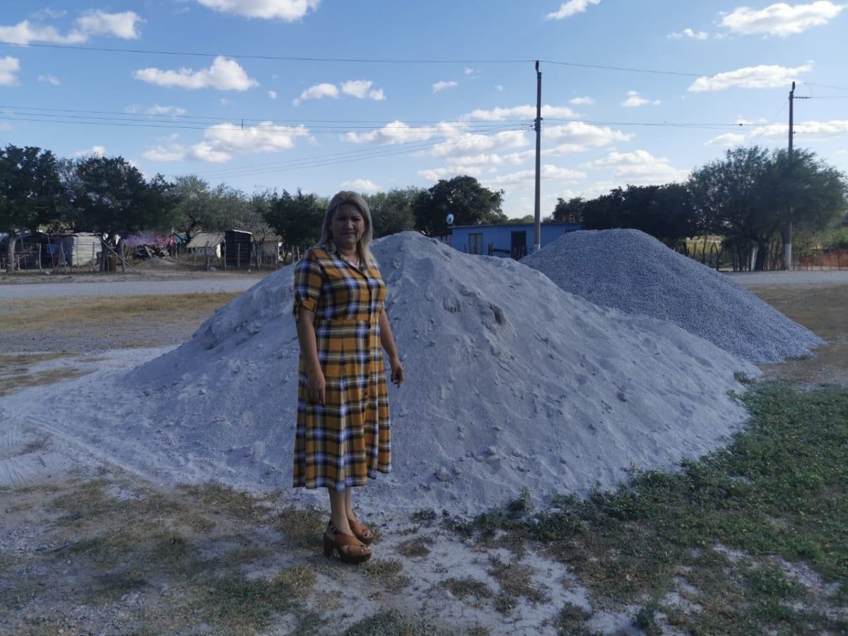 La alcaldesa Olga Lidia Hernández Barrientos sabiendo del compromiso que tiene con el municipio, ha estado entregando vales de material para construcción, letrinas, beneficiando cada mes a las personas de la tercer edad y personas con capacidades diferentes así como pagos económicos a personas que son contratados por medio de los empleos emergentes.