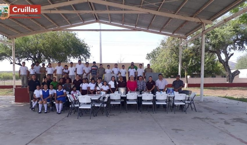 Cumpliendo con el compromiso adquirido con el tema de la educación, se pudo concretar la compra de los aires acondicionados de la Escuela Secundaria «Juan José de la Garza» dentro del Programa Escuela Tamaulipeca de Calidad.